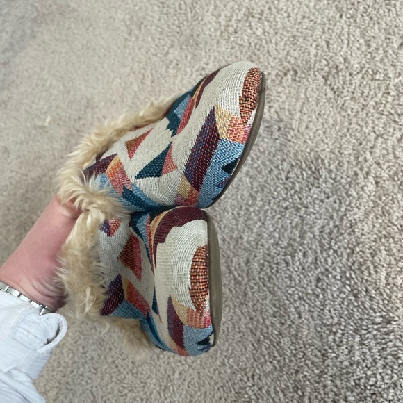 Universal Thread Geometric Patterned Colorful Fur-Lined Mules - Picture 5 of 6